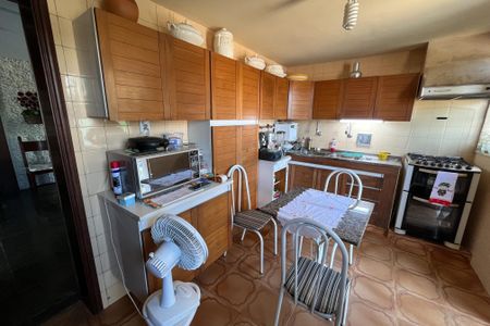 Casa à venda com 649m², 4 quartos e 8 vagas Casa à venda com 649m², 4 quartos e 8 vagasCozinha