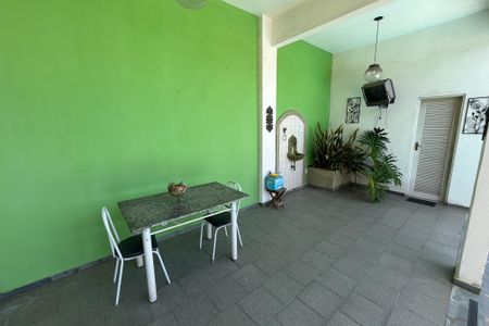 Casa à venda com 649m², 4 quartos e 8 vagas Casa à venda com 649m², 4 quartos e 8 vagasArea de serviço