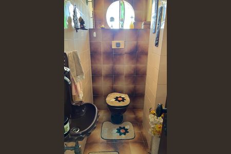 Casa à venda com 649m², 4 quartos e 8 vagas Casa à venda com 649m², 4 quartos e 8 vagasLavabo