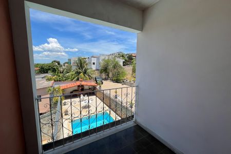 Casa à venda com 649m², 4 quartos e 8 vagas Casa à venda com 649m², 4 quartos e 8 vagasVaranda