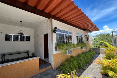 Casa à venda com 649m², 4 quartos e 8 vagas Casa à venda com 649m², 4 quartos e 8 vagasVaranda 3