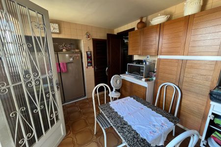 Casa à venda com 649m², 4 quartos e 8 vagas Casa à venda com 649m², 4 quartos e 8 vagasCozinha
