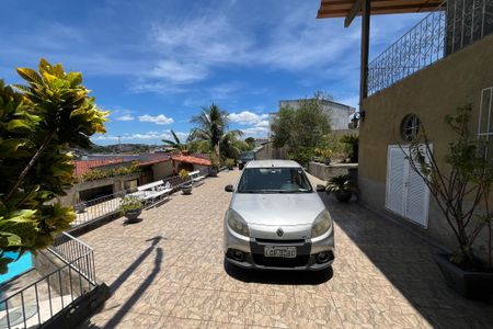 Casa à venda com 649m², 4 quartos e 8 vagas Casa à venda com 649m², 4 quartos e 8 vagasQuintal