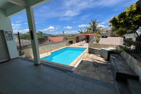 Casa à venda com 649m², 4 quartos e 8 vagas Casa à venda com 649m², 4 quartos e 8 vagasQuintal