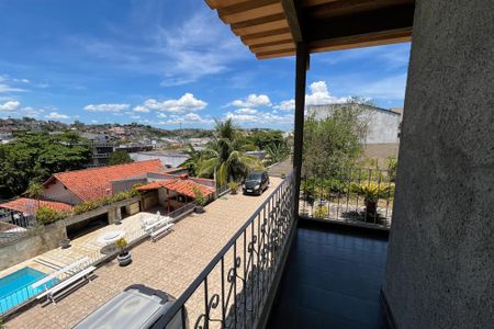 Casa à venda com 649m², 4 quartos e 8 vagas Casa à venda com 649m², 4 quartos e 8 vagasVaranda 2