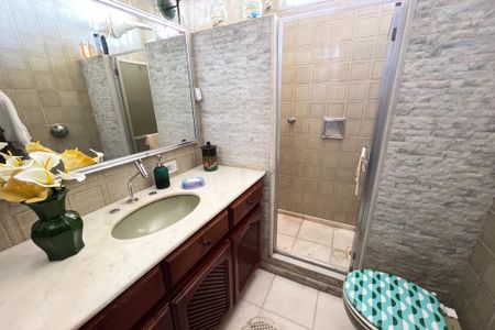 Casa à venda com 649m², 4 quartos e 8 vagas Casa à venda com 649m², 4 quartos e 8 vagasBanheiro 3