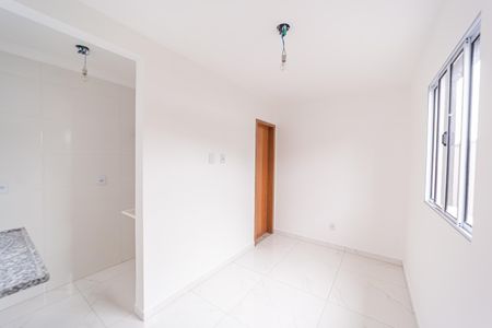 Sala/Cozinha e Área de Serviço de apartamento para alugar com 1 quarto, 27m² em Penha de França, São Paulo