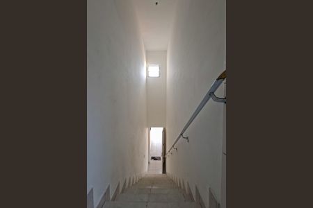 Casa para alugar com 120m², 2 quartos e 2 vagasEscada