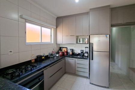 Casa para alugar com 120m², 2 quartos e 2 vagasCozinha 