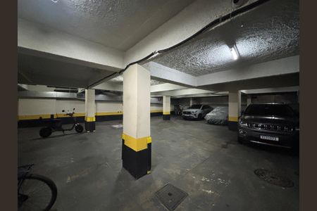 Apartamento à venda com 130m², 3 quartos e 1 vaga Apartamento à venda com 130m², 3 quartos e 1 vagaGaragem