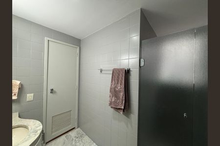 Apartamento à venda com 130m², 3 quartos e 1 vaga Apartamento à venda com 130m², 3 quartos e 1 vagaBanheiro social