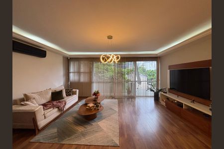 Apartamento à venda com 130m², 3 quartos e 1 vaga Apartamento à venda com 130m², 3 quartos e 1 vagaSala