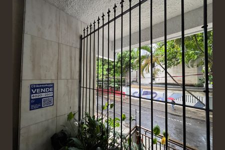 Apartamento à venda com 130m², 3 quartos e 1 vaga Apartamento à venda com 130m², 3 quartos e 1 vagaPlaca