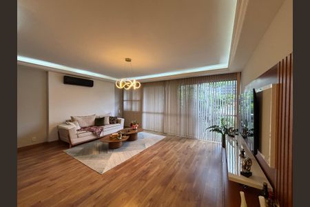 Apartamento à venda com 130m², 3 quartos e 1 vaga Apartamento à venda com 130m², 3 quartos e 1 vagaSala