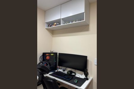 Quarto 2 de apartamento para alugar com 2 quartos, 249m² em Parque Equitativa, Duque de Caxias