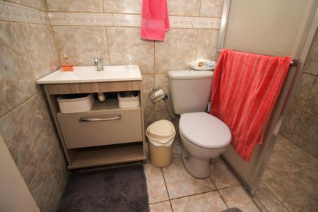 Casa à venda com 180m², 3 quartos e 2 vagasBanheiro Social