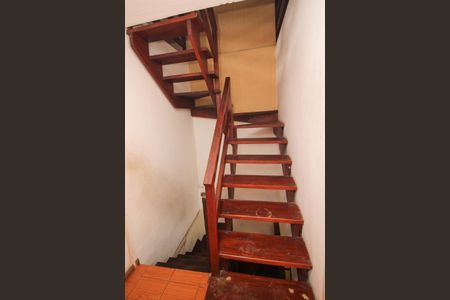 Casa à venda com 180m², 3 quartos e 2 vagasEscada