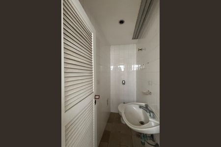 Apartamento à venda com 500m², 5 quartos e 3 vagas Apartamento à venda com 500m², 5 quartos e 3 vagasBanheiro social 2