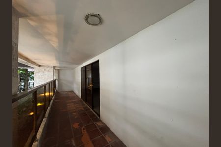 Apartamento à venda com 500m², 5 quartos e 3 vagas Apartamento à venda com 500m², 5 quartos e 3 vagasÁrea comum - varanda do salão de festas