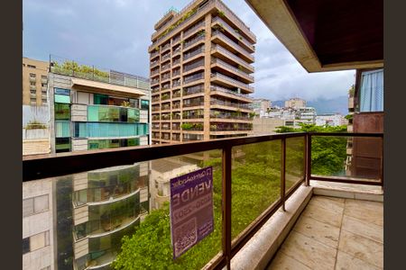 Apartamento à venda com 500m², 5 quartos e 3 vagas Apartamento à venda com 500m², 5 quartos e 3 vagasPlaca