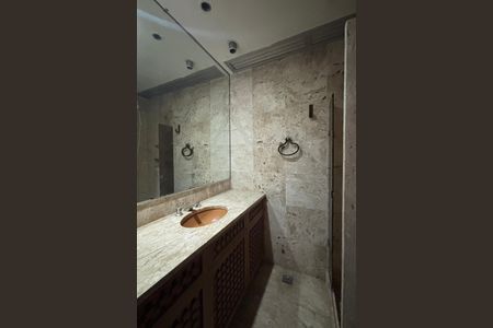 Apartamento à venda com 500m², 5 quartos e 3 vagas Apartamento à venda com 500m², 5 quartos e 3 vagasBanheiro social