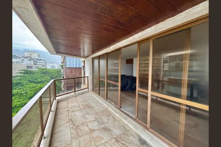 Apartamento à venda com 500m², 5 quartos e 3 vagas Apartamento à venda com 500m², 5 quartos e 3 vagasVaranda da sala