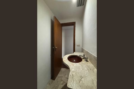 Apartamento à venda com 500m², 5 quartos e 3 vagas Apartamento à venda com 500m², 5 quartos e 3 vagasLavabo