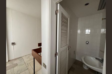 Apartamento à venda com 500m², 5 quartos e 3 vagas Apartamento à venda com 500m², 5 quartos e 3 vagasBanheiro social 2