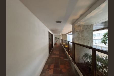 Apartamento à venda com 500m², 5 quartos e 3 vagas Apartamento à venda com 500m², 5 quartos e 3 vagasÁrea comum - varanda do salão de festas