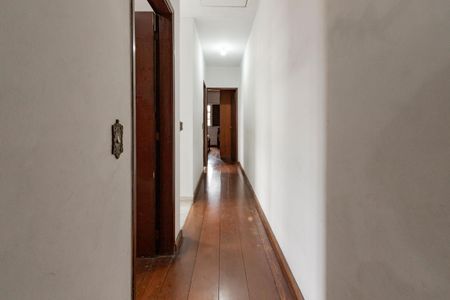 Casa à venda com 150m², 3 quartos e 2 vagasCorredor