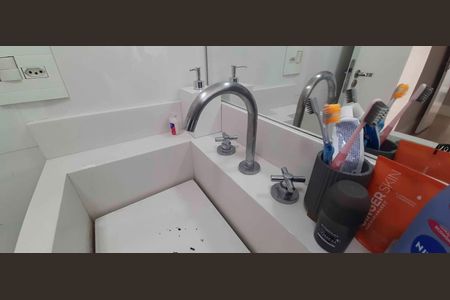 Apartamento à venda com 110m², 2 quartos e 2 vagasBanheiro da Suíte 1