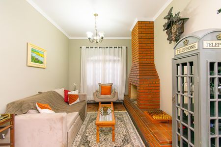 Casa à venda com 170m², 3 quartos e 2 vagas Casa à venda com 170m², 3 quartos e 2 vagasSala