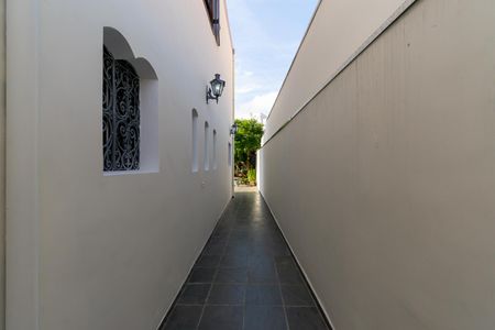 Casa à venda com 170m², 3 quartos e 2 vagas Casa à venda com 170m², 3 quartos e 2 vagasCorredor Externo