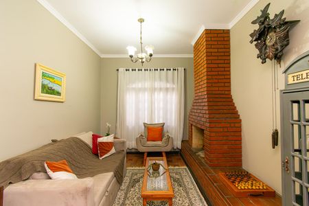 Casa à venda com 170m², 3 quartos e 2 vagas Casa à venda com 170m², 3 quartos e 2 vagasSala