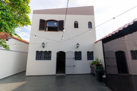 Casa à venda com 170m², 3 quartos e 2 vagas Casa à venda com 170m², 3 quartos e 2 vagasQuintal