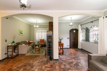 Casa à venda com 170m², 3 quartos e 2 vagas Casa à venda com 170m², 3 quartos e 2 vagasSala