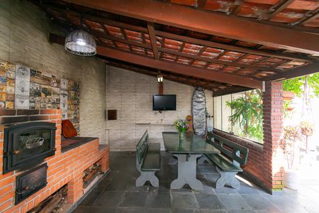 Casa à venda com 170m², 3 quartos e 2 vagas Casa à venda com 170m², 3 quartos e 2 vagasÁrea gourmet