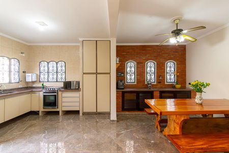 Casa à venda com 170m², 3 quartos e 2 vagas Casa à venda com 170m², 3 quartos e 2 vagasCozinha