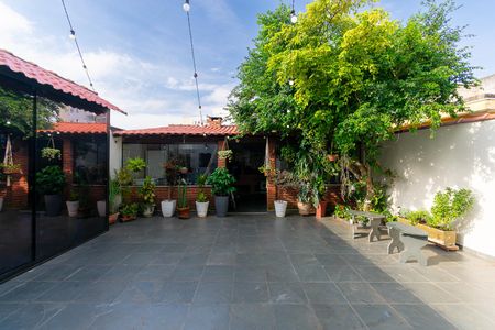 Casa à venda com 170m², 3 quartos e 2 vagas Casa à venda com 170m², 3 quartos e 2 vagasQuintal