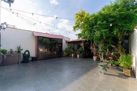 Casa à venda com 170m², 3 quartos e 2 vagas Casa à venda com 170m², 3 quartos e 2 vagasQuintal