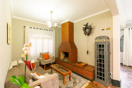 Casa à venda com 170m², 3 quartos e 2 vagas Casa à venda com 170m², 3 quartos e 2 vagasSala