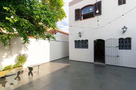 Casa à venda com 170m², 3 quartos e 2 vagas Casa à venda com 170m², 3 quartos e 2 vagasQuintal