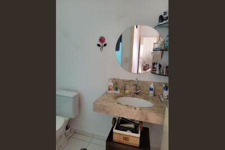 Banheiro de casa de condomínio para alugar com 3 quartos, 79m² em Wanel Ville, Sorocaba