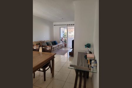 Sala de casa de condomínio para alugar com 3 quartos, 79m² em Wanel Ville, Sorocaba