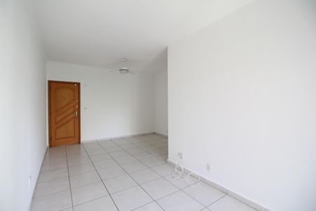 Sala de apartamento para alugar com 2 quartos, 74m² em Barra da Tijuca, Rio de Janeiro