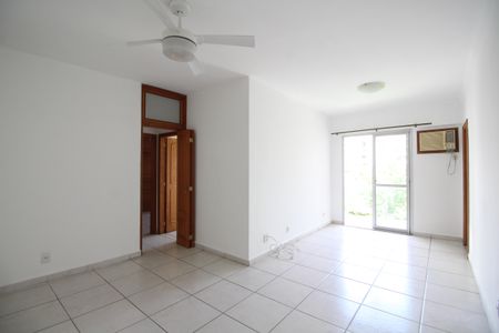 Sala de apartamento para alugar com 2 quartos, 74m² em Barra da Tijuca, Rio de Janeiro