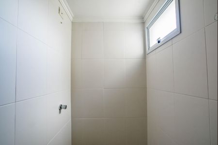 Apartamento à venda com 60m², 2 quartos e 2 vagas Apartamento à venda com 60m², 2 quartos e 2 vagasBanheiro da Suíte