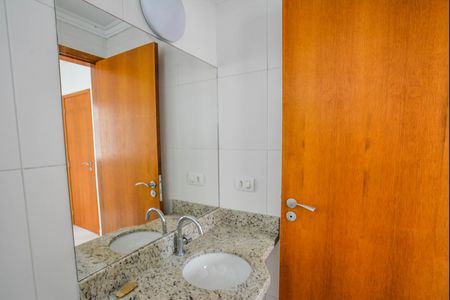 Apartamento à venda com 60m², 2 quartos e 2 vagas Apartamento à venda com 60m², 2 quartos e 2 vagasBanheiro da Suíte