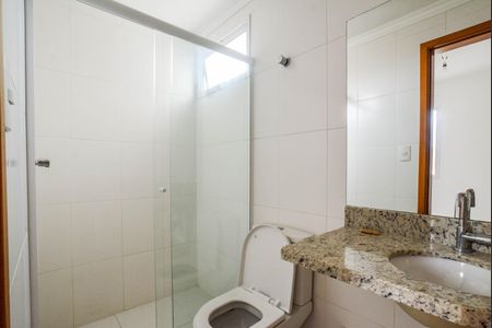 Apartamento à venda com 60m², 2 quartos e 2 vagas Apartamento à venda com 60m², 2 quartos e 2 vagasBanheiro da Suíte
