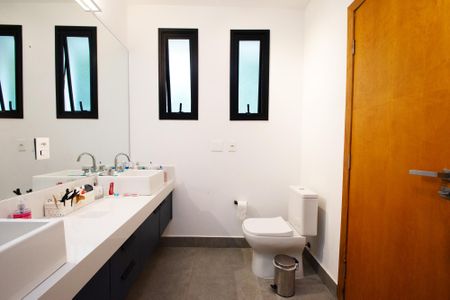 Casa à venda com 350m², 5 quartos e 3 vagasbanheiro  quarto 4